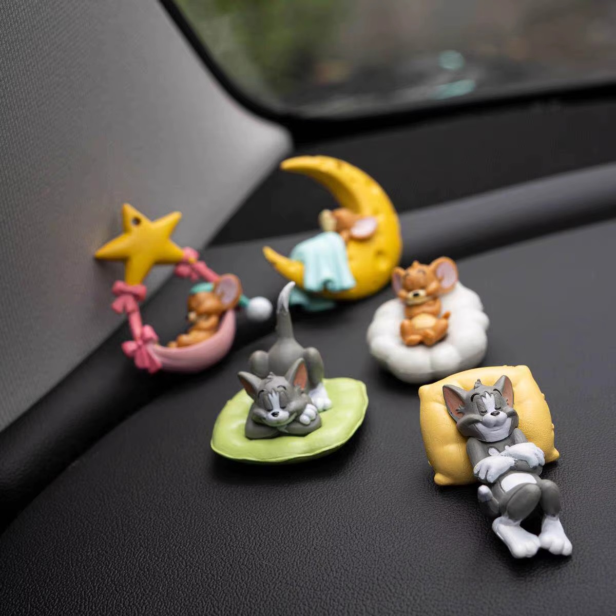 5-Piece Tom & Jerry Cozy Sleep Mini Collectible Set - Image 3
