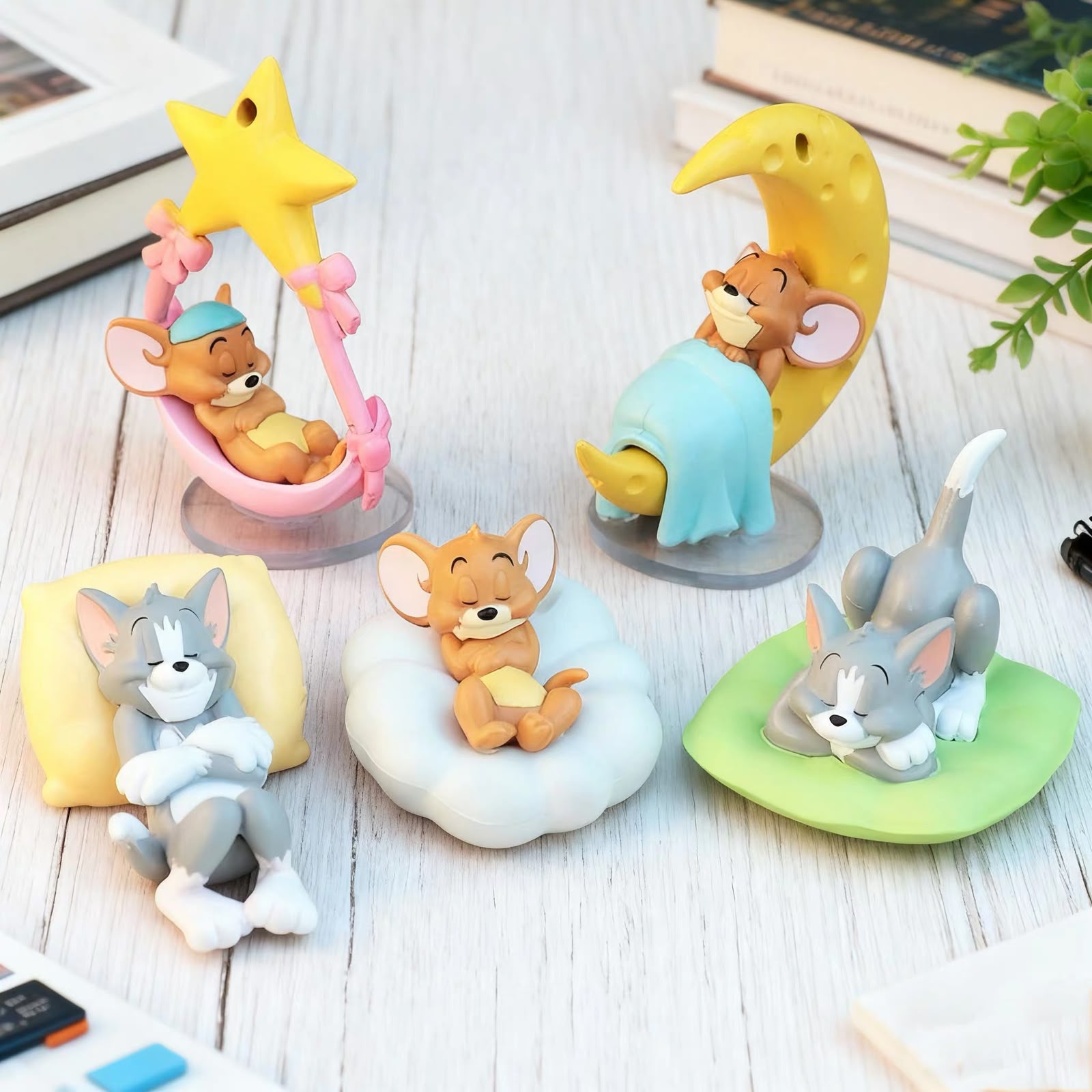 5-Piece Tom & Jerry Cozy Sleep Mini Collectible Set - Image 5