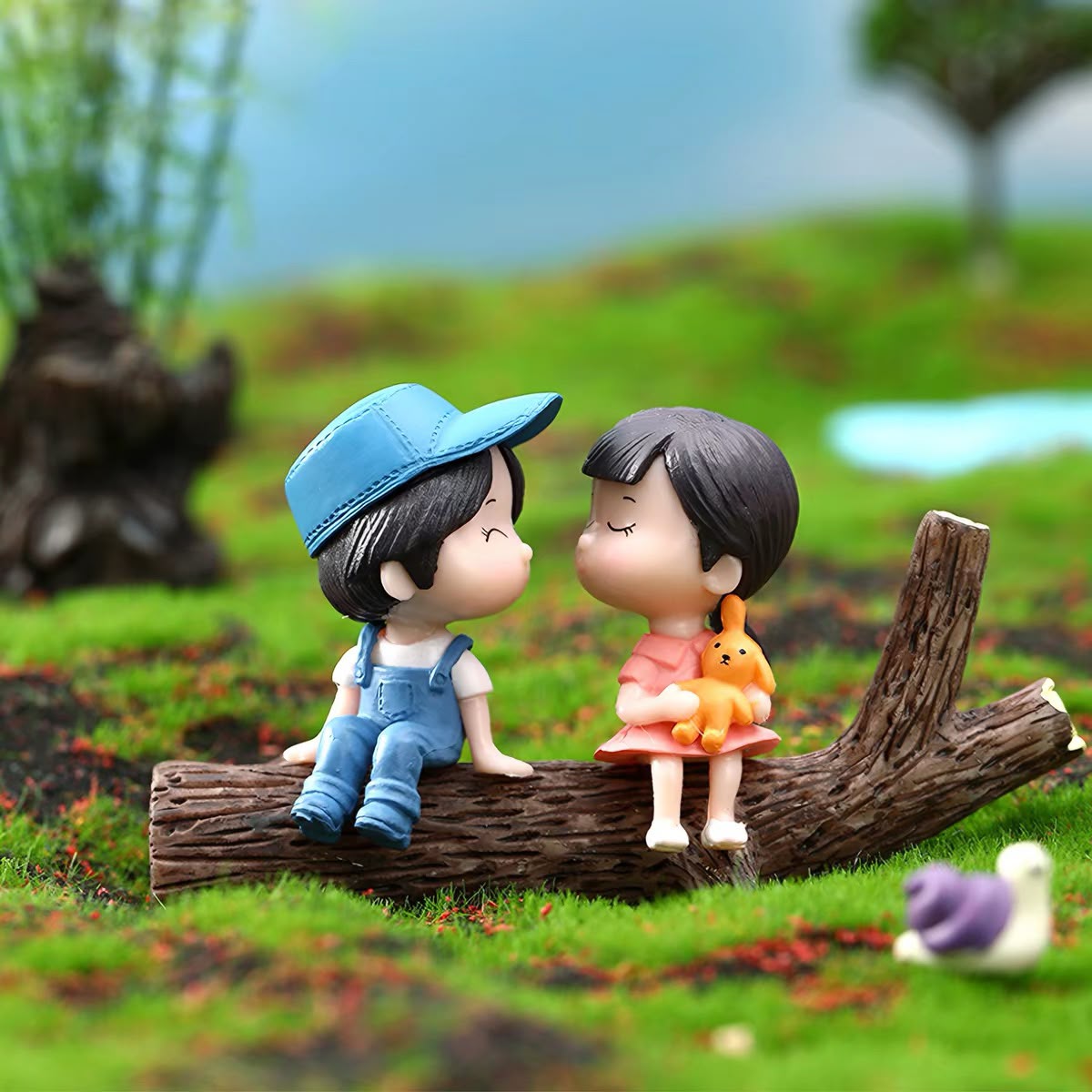 Couple Sitting on Tree Trunk Decorative Figurine - Image 2