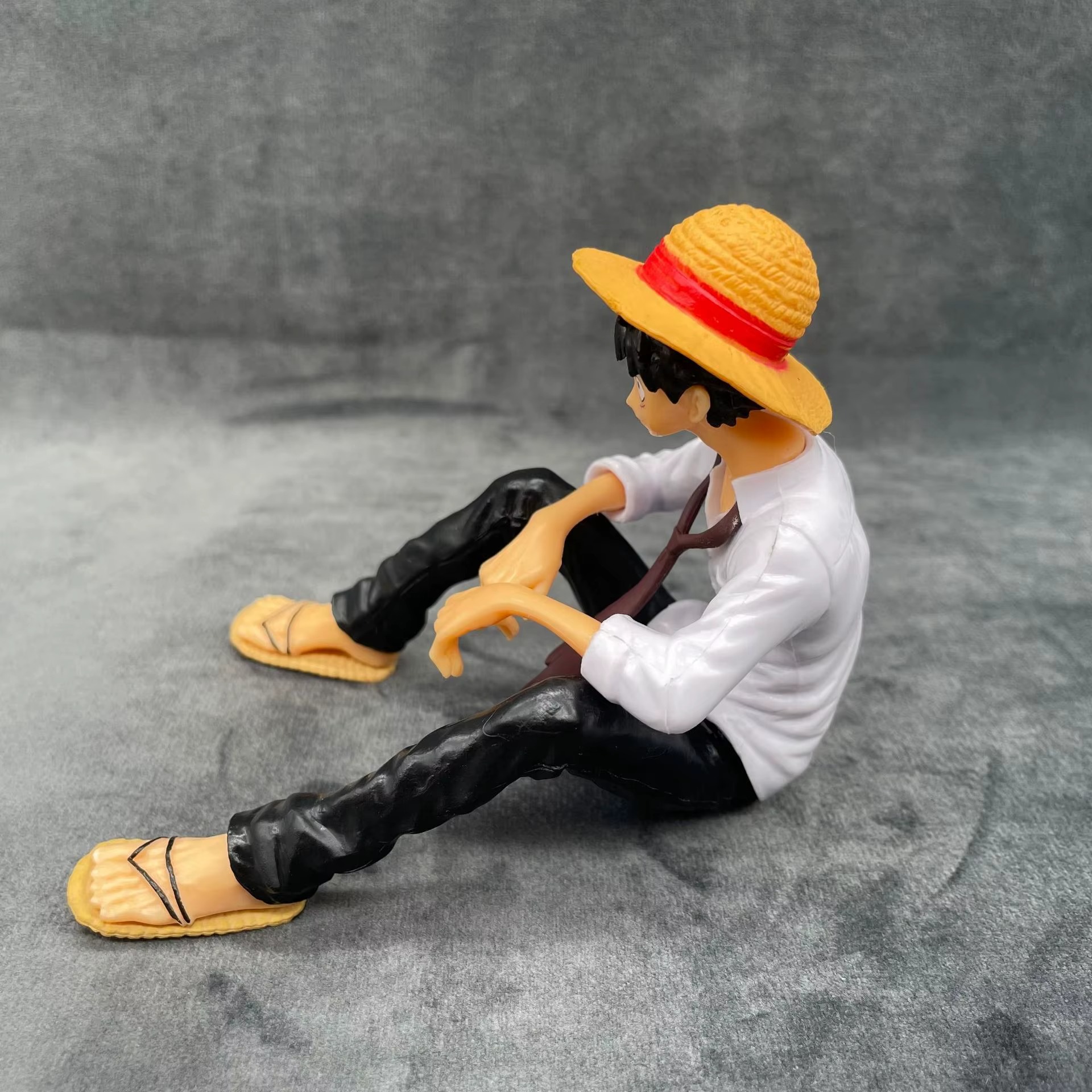 Seated Luffy Collectible Figure - Image 5