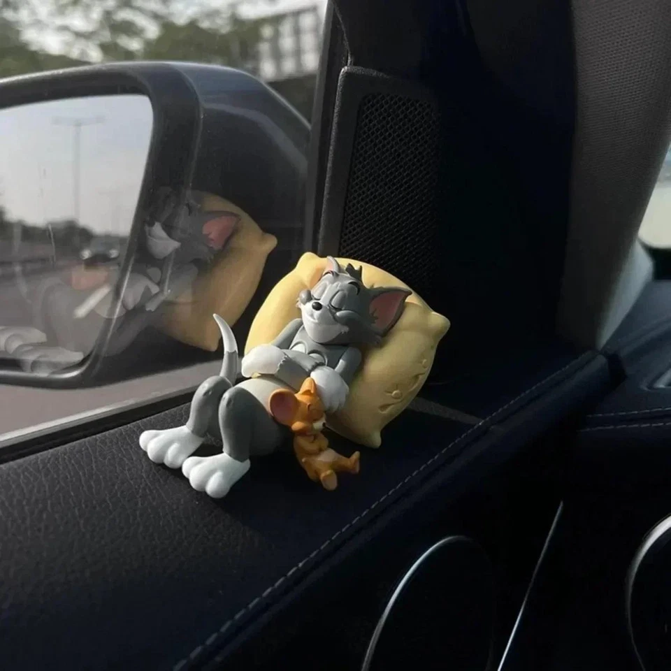 Tom & Jerry Collectible Figure - Image 4
